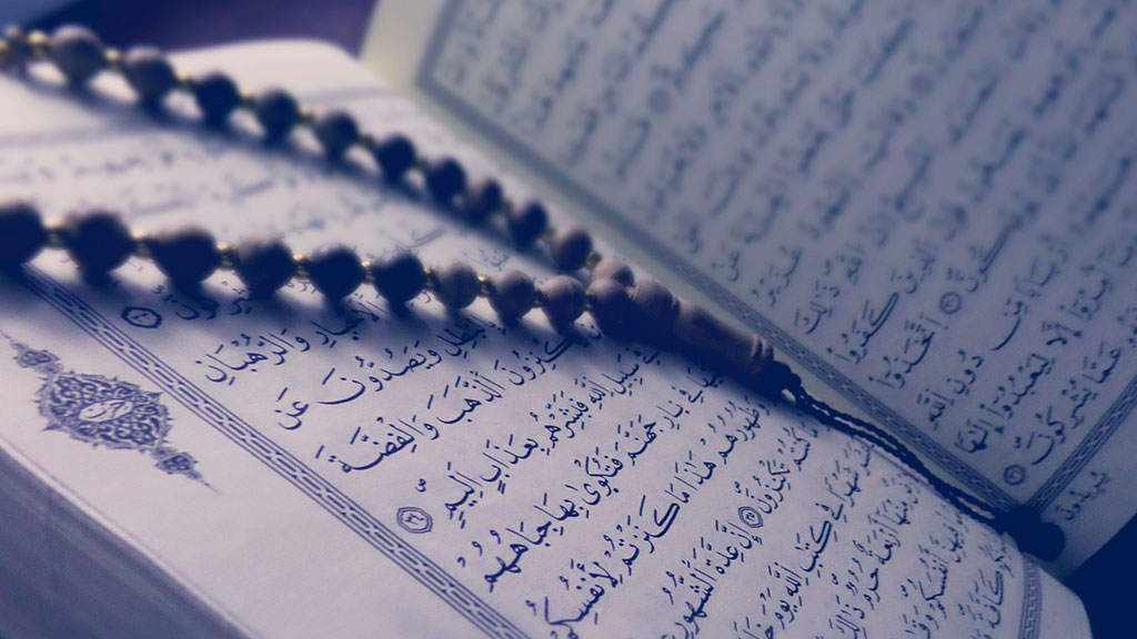 Muslim prayer beads on Quran