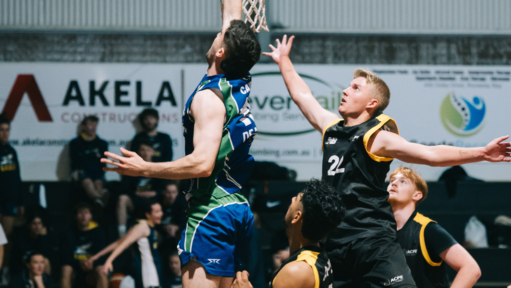 Deakin Dragons playing basketball